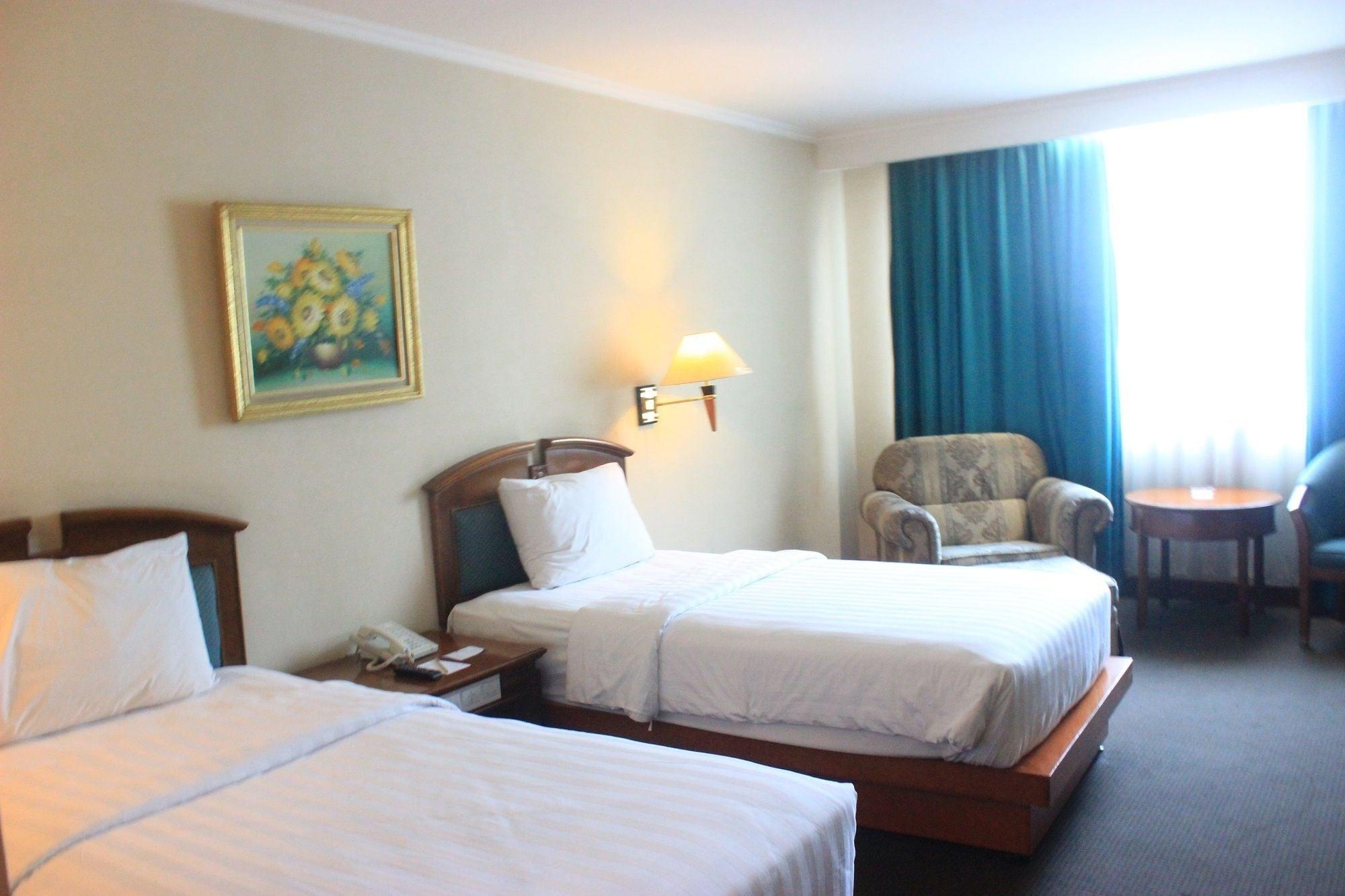Hotel Grand Arkenso Park View Semarang Zewnętrze zdjęcie