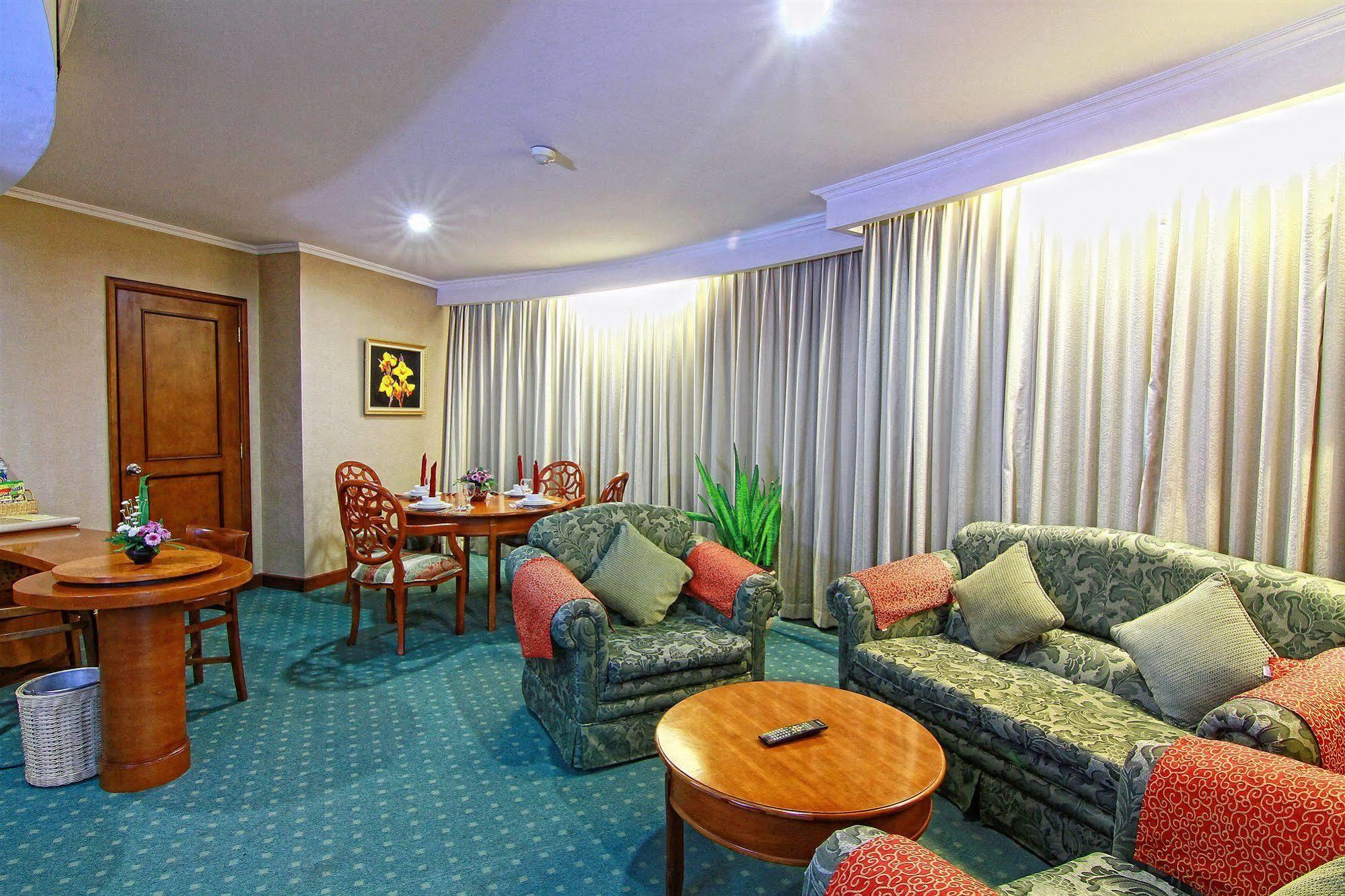 Hotel Grand Arkenso Park View Semarang Zewnętrze zdjęcie