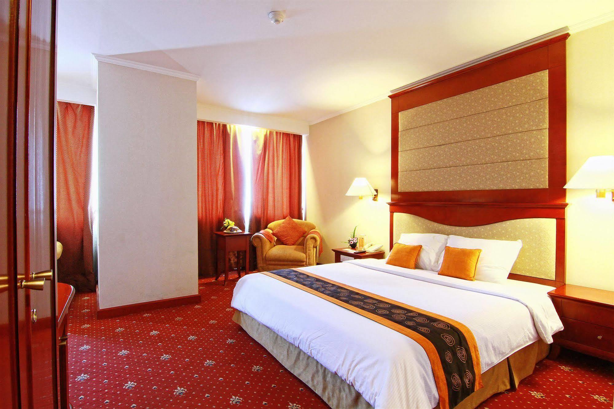 Hotel Grand Arkenso Park View Semarang Zewnętrze zdjęcie