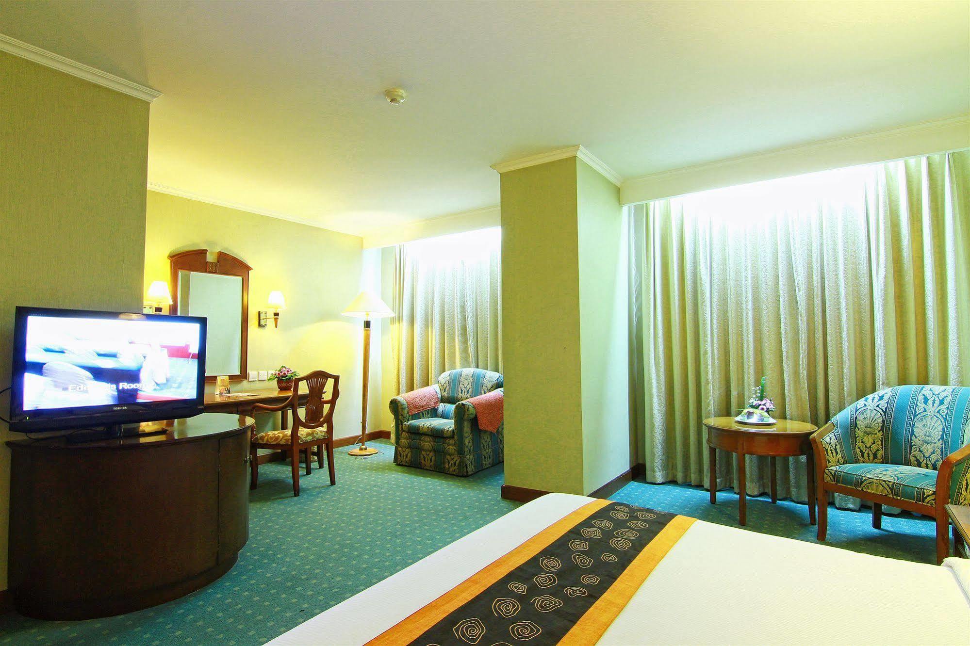 Hotel Grand Arkenso Park View Semarang Zewnętrze zdjęcie